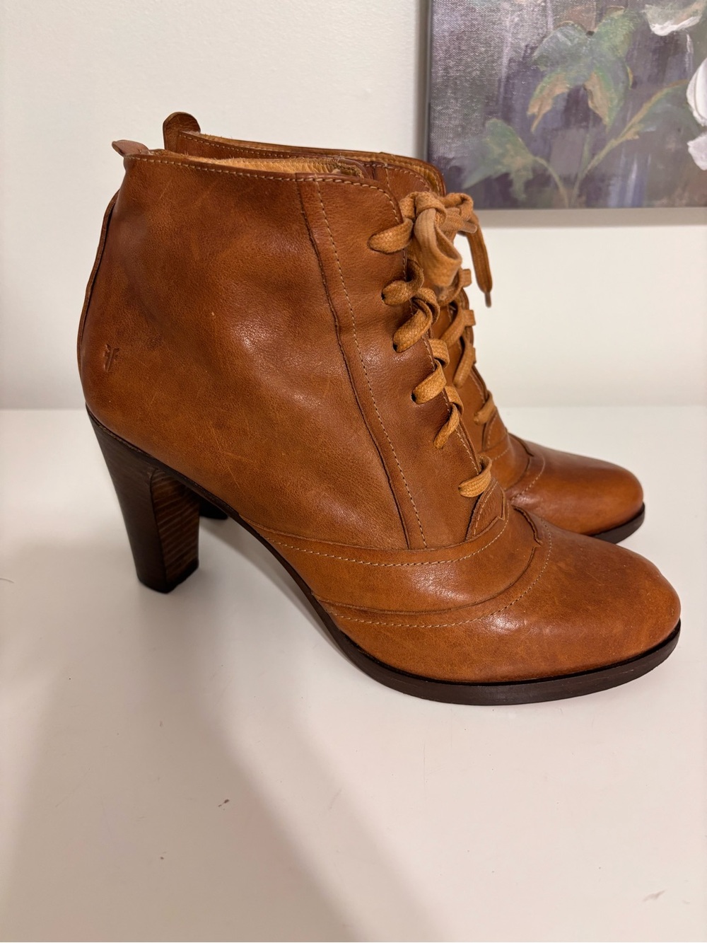 Frye womens 9.5 M Bella Hi Lace Up 77112 Brown Ankle Boots Bootie 4” Heel Italy